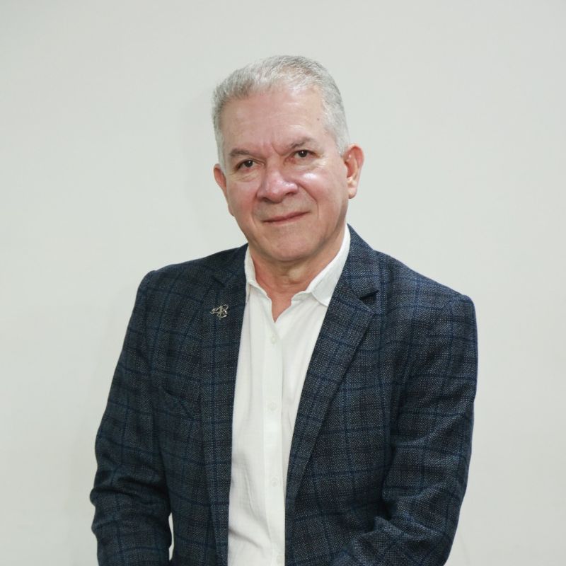 Contratar José Henao
