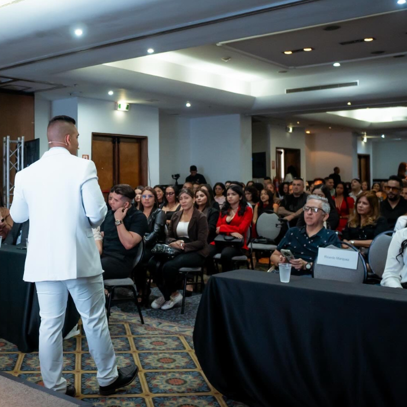 Contratar Ricardo Márquez