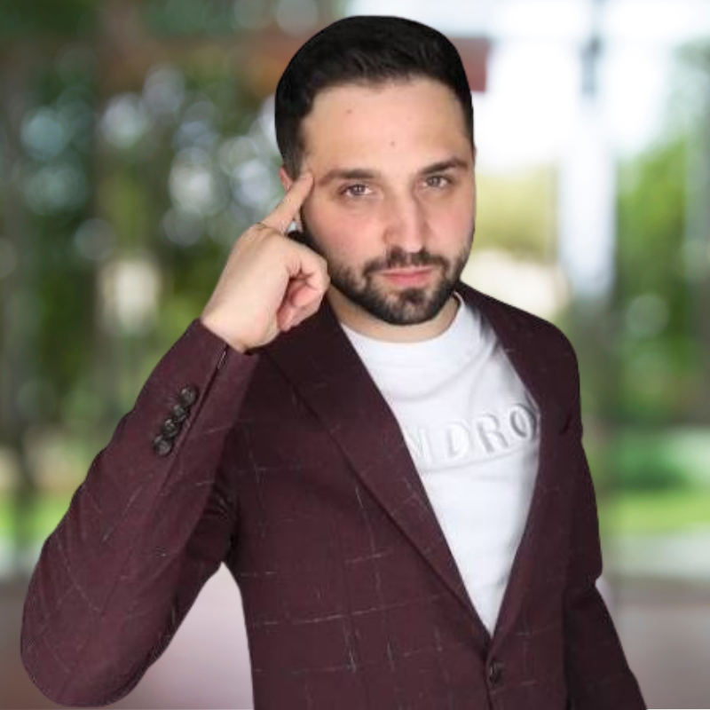 Contratar Adrian Bravo