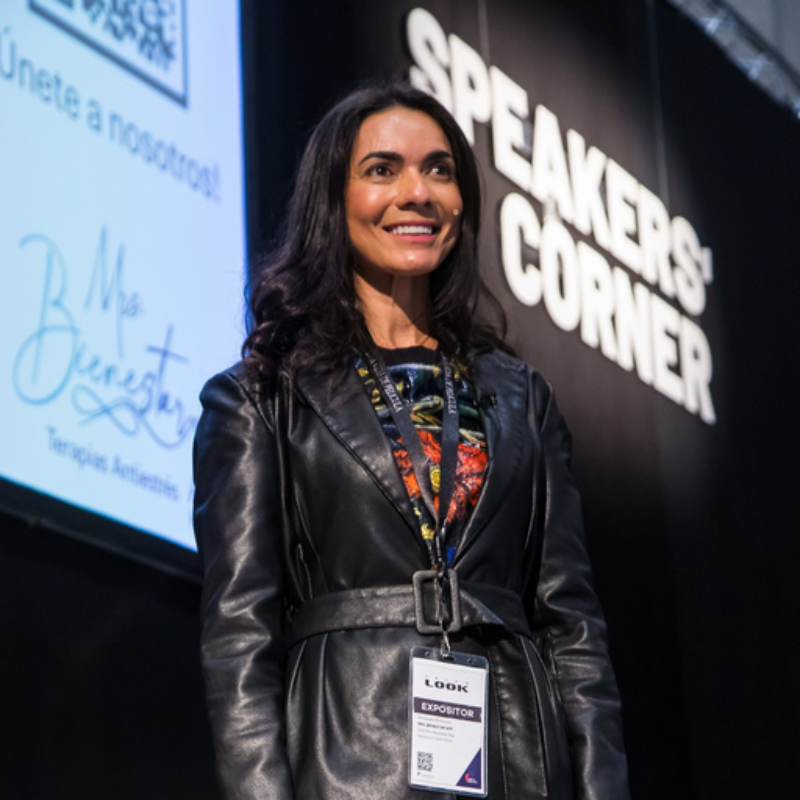 Contratar Adriangela Beneventi