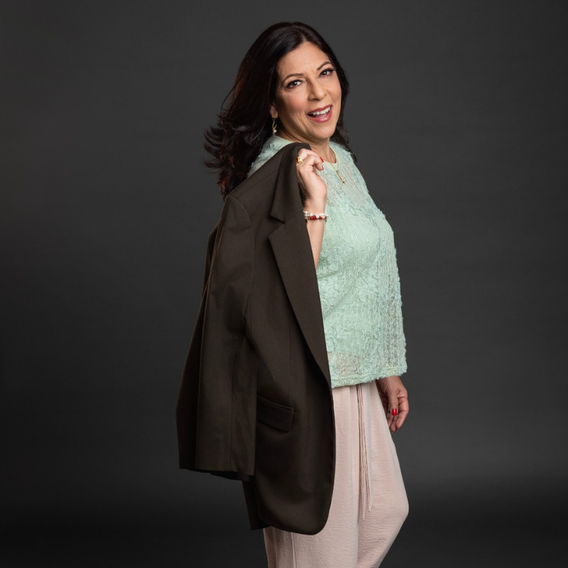 Contratar Trina Colomé