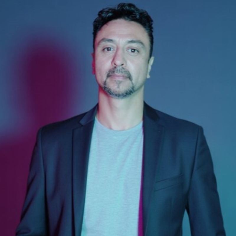Contratar Carlos Bernal 