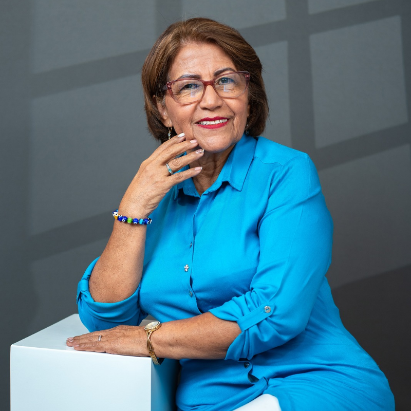 Contratar Gloria Bernal