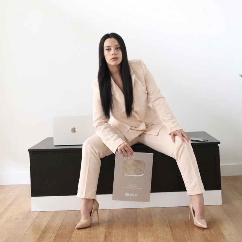 Contratar Carla Cortijo