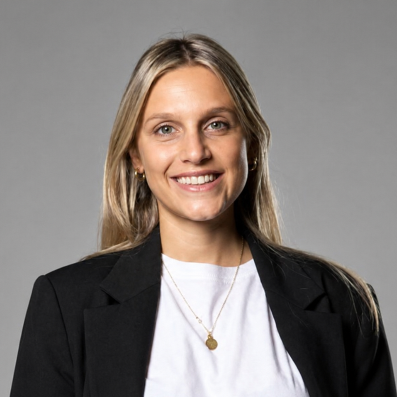 Contratar Caterina Abanoni