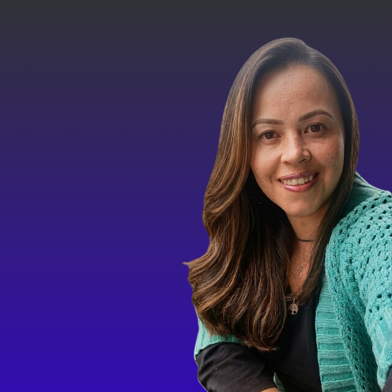 Contratar Alejandra Montaña