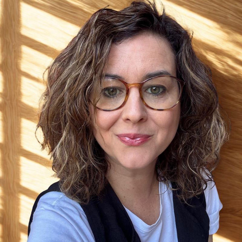 Contratar Irene López