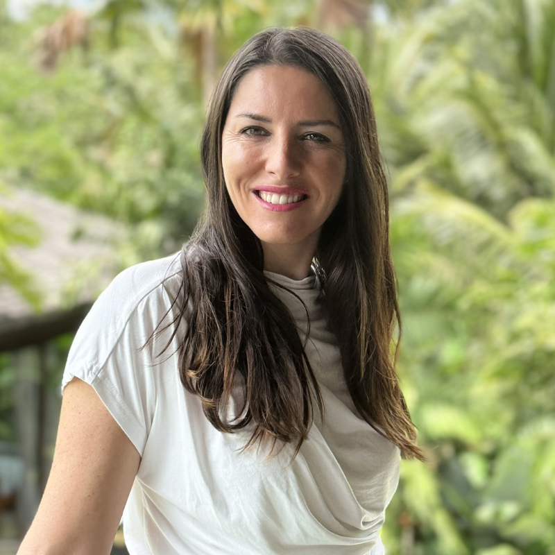 Contratar Amparo Calandín