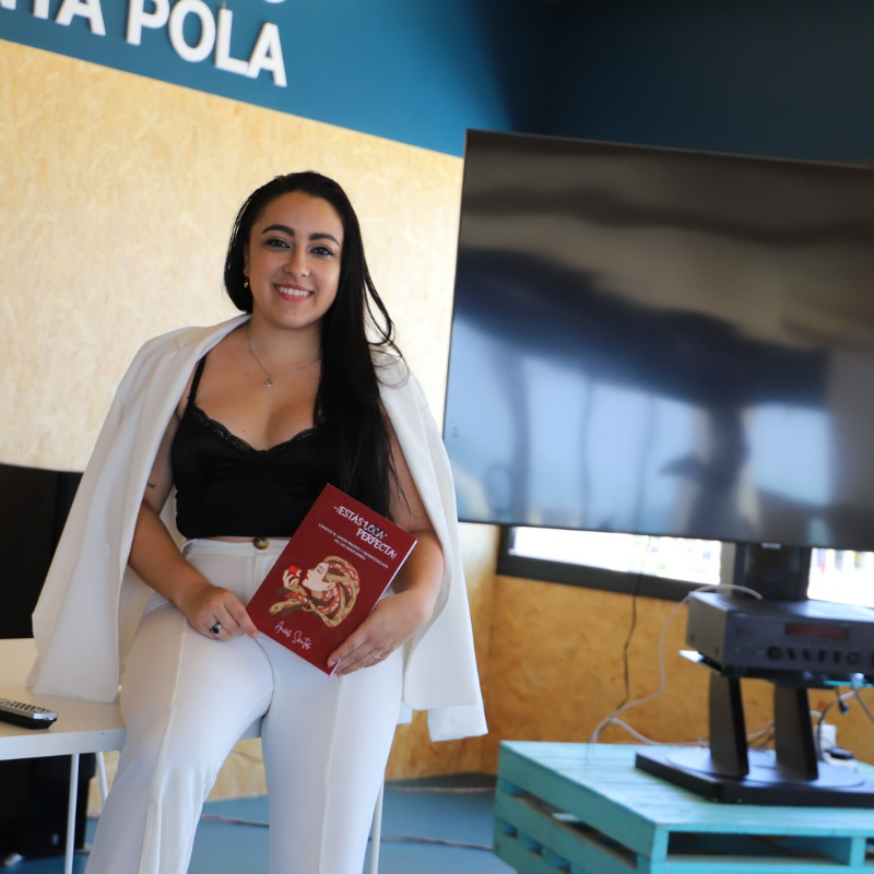 Contratar Anais Santos Bañón