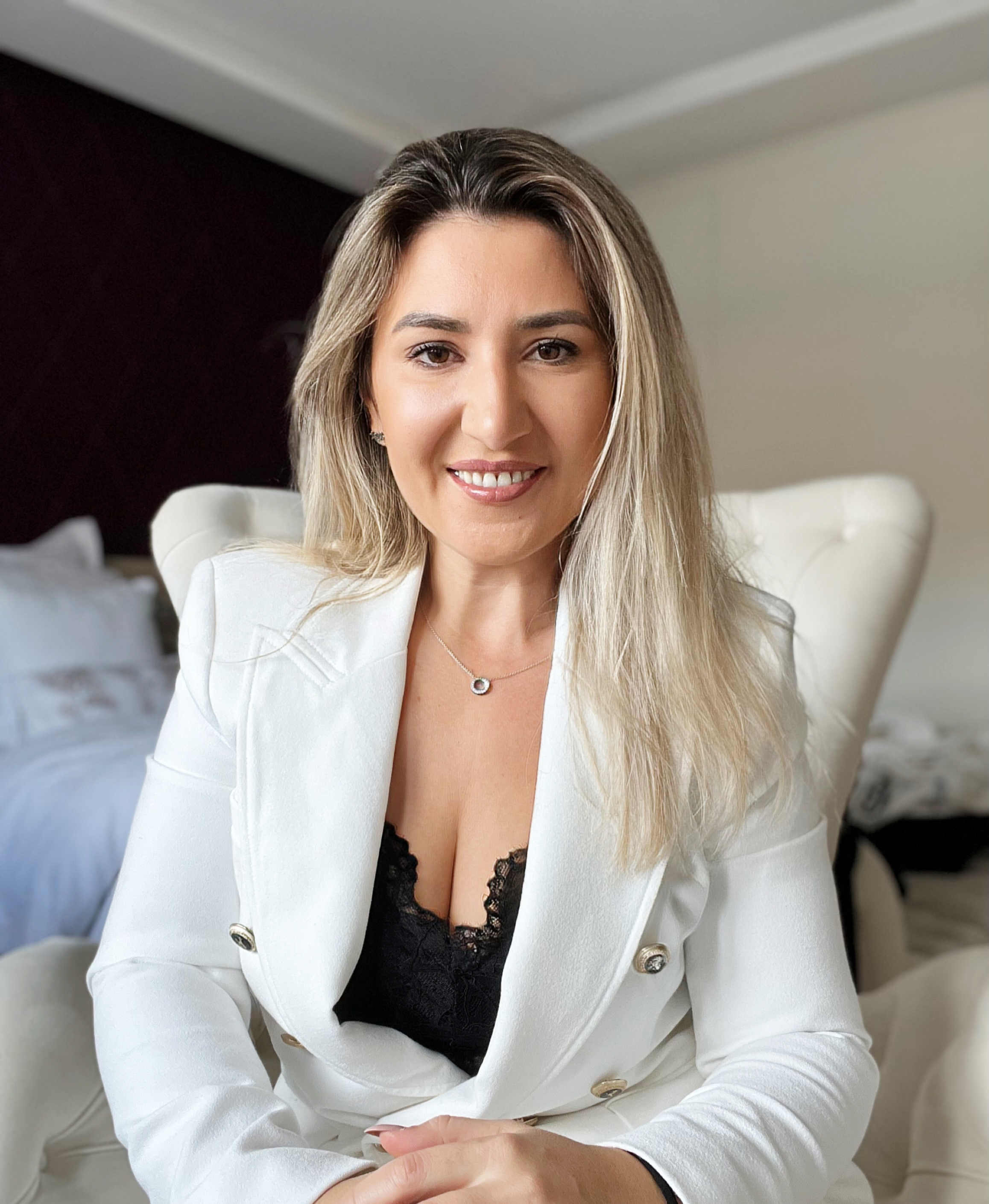 Contratar Valentina Mare